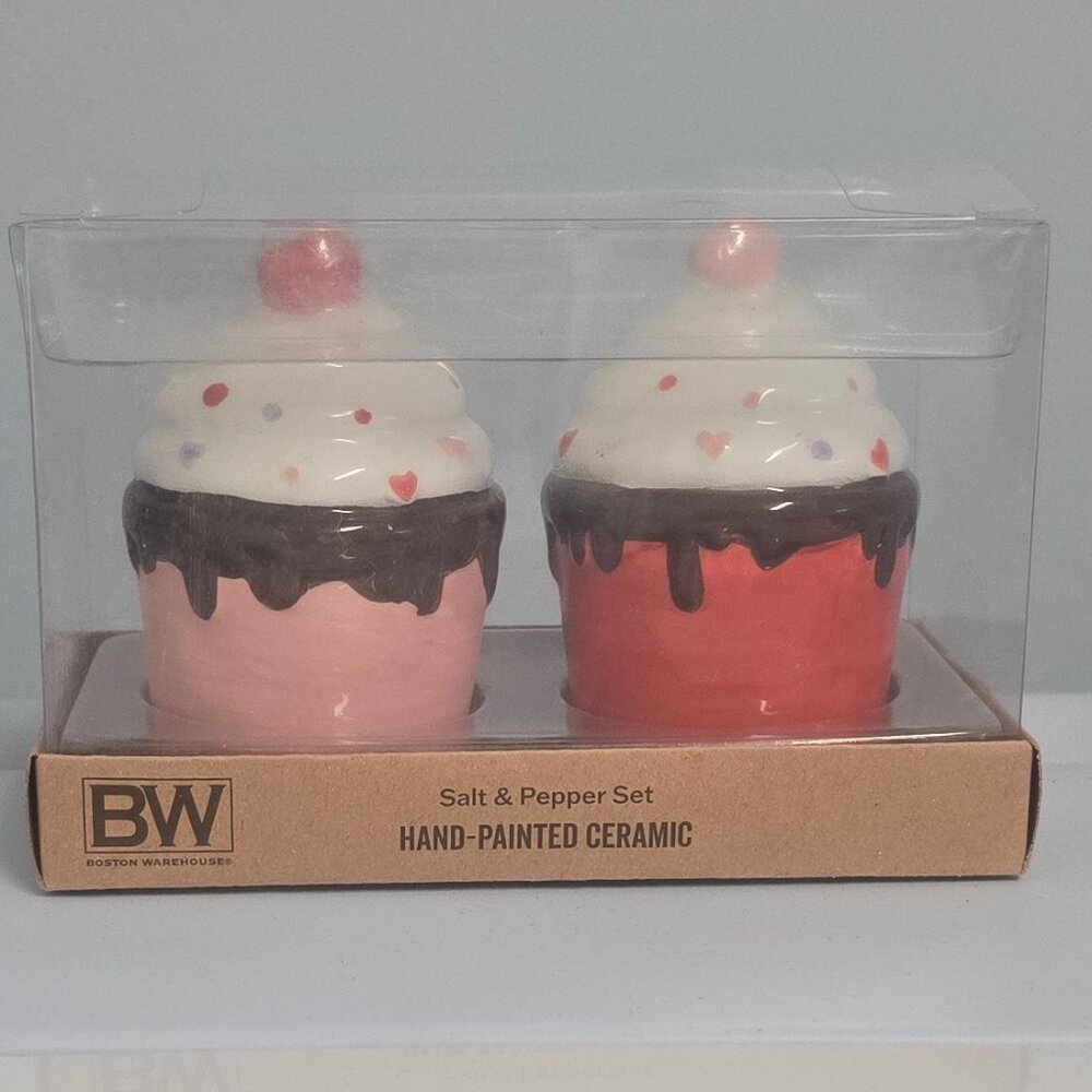 NWT Cupcake Salt and Pepper Shakers